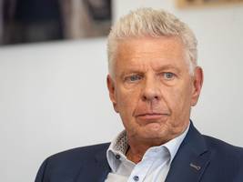 stadtrat münchen: der oberbürgermeister eilt plötzlich hinaus – und kommt mit schlechten nachrichten zurück